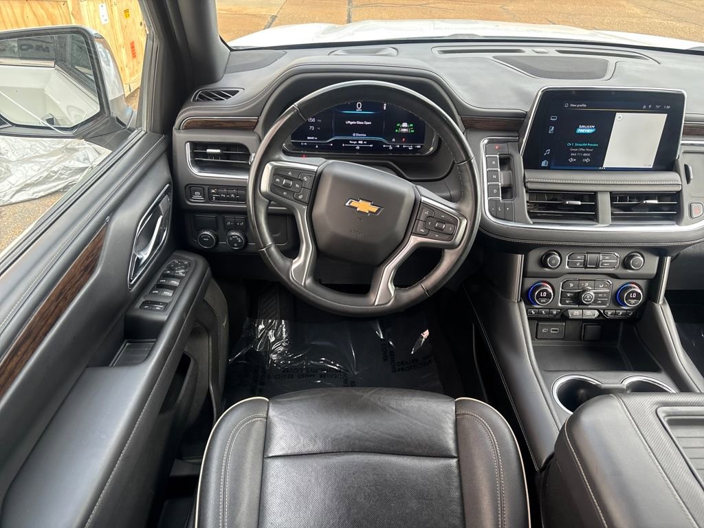 Used 2023 Chevrolet Suburban Premier image 2