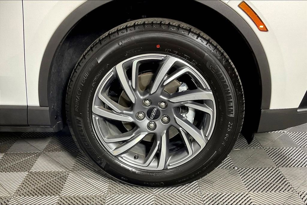 Used 2026 Lincoln Corsair Premiere image 11