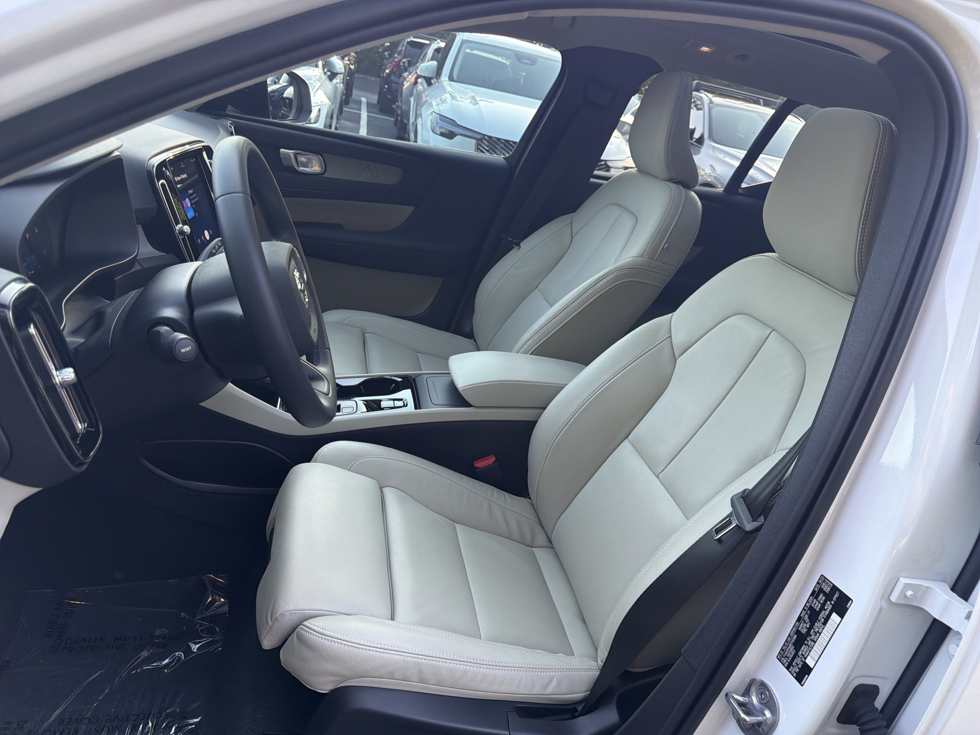 Certified 2023 Volvo XC40 B4 Plus w/ Protection Package Premier FWD image 16
