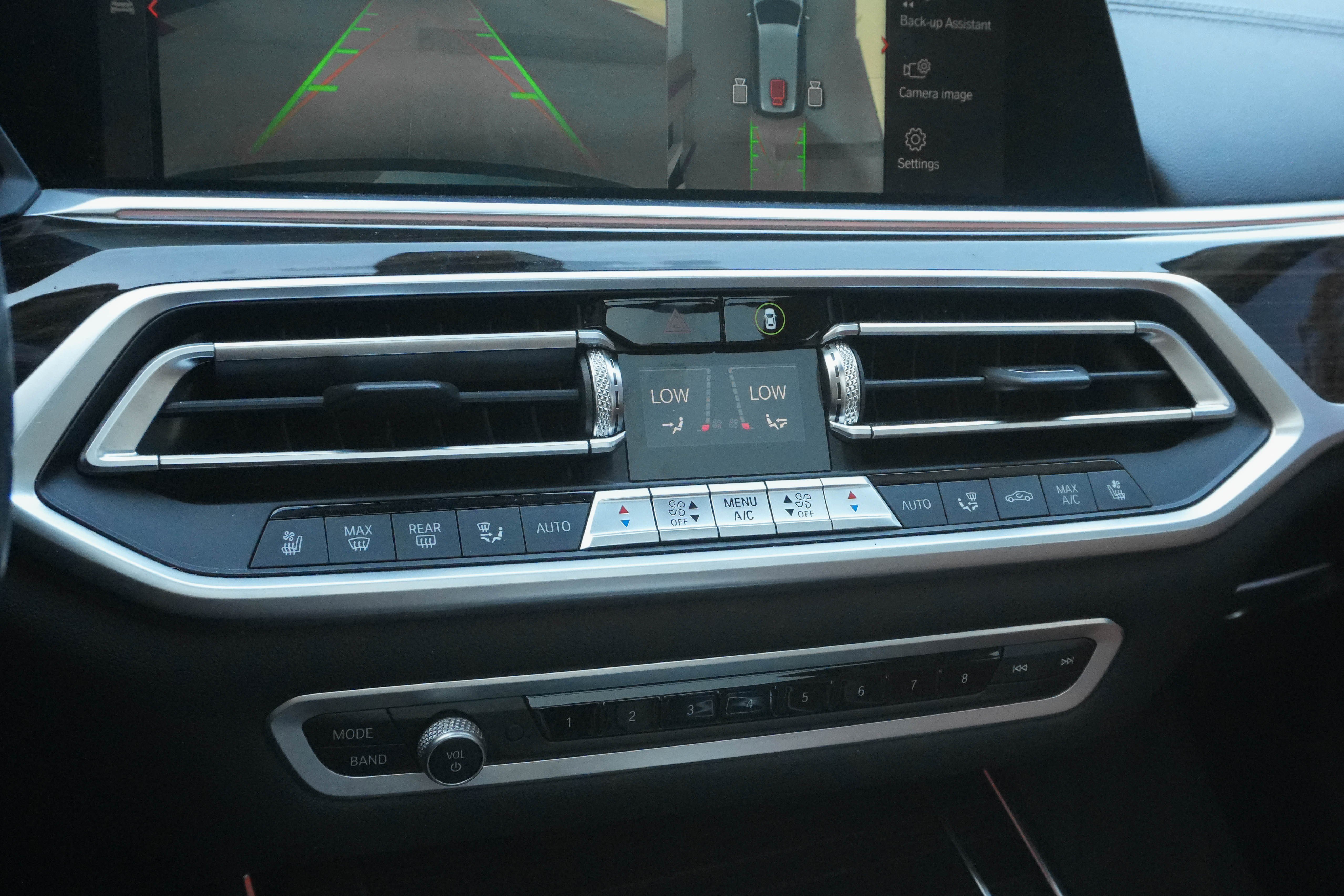Used 2020 BMW X7 xDrive40i w/ Cold Weather Package image 25