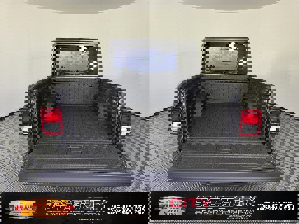 New 2025 Jeep Gladiator Sport image 29