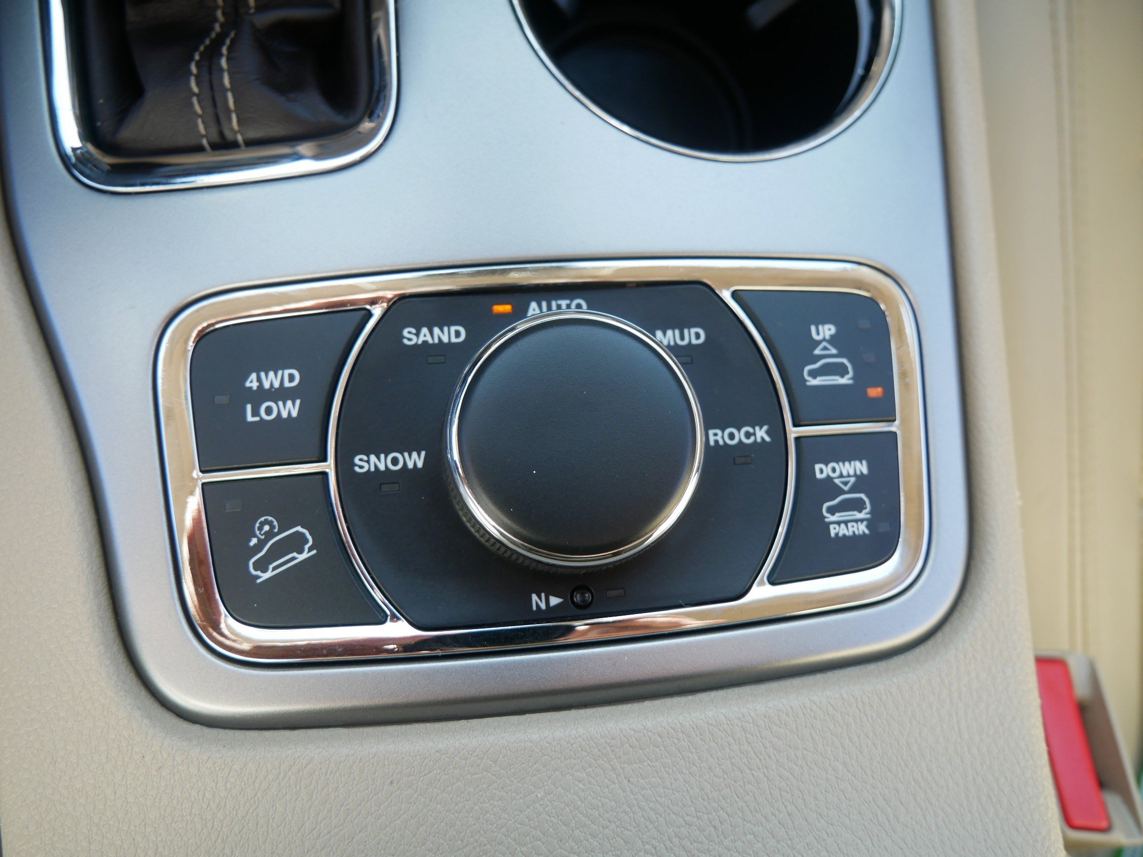 Used 2018 Jeep Grand Cherokee Overland AWD/4WD image 31