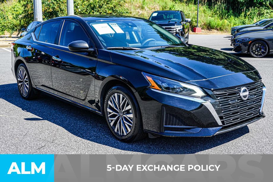 Used 2025 Nissan Altima 2.5 SV FWD image 3