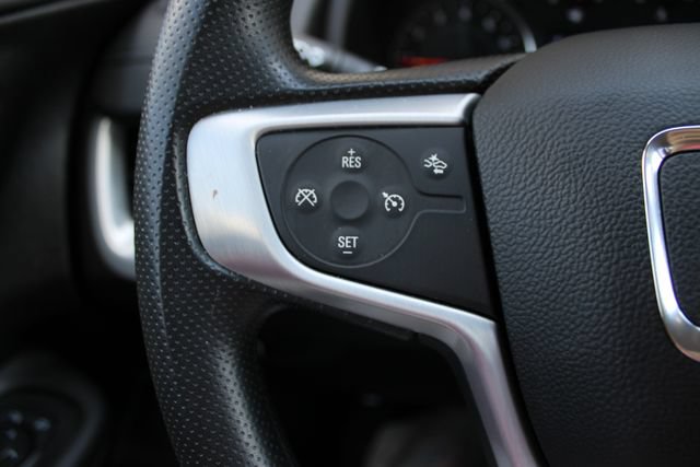 Used 2024 GMC Terrain SLE w/ Driver Convenience Package FWD image 8