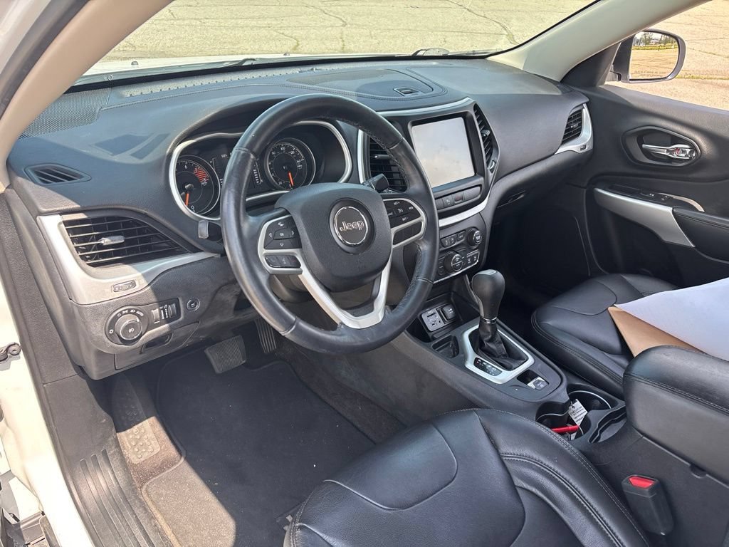 Used 2017 Jeep Cherokee Latitude w/ Comfort/Convenience Group FWD image 20