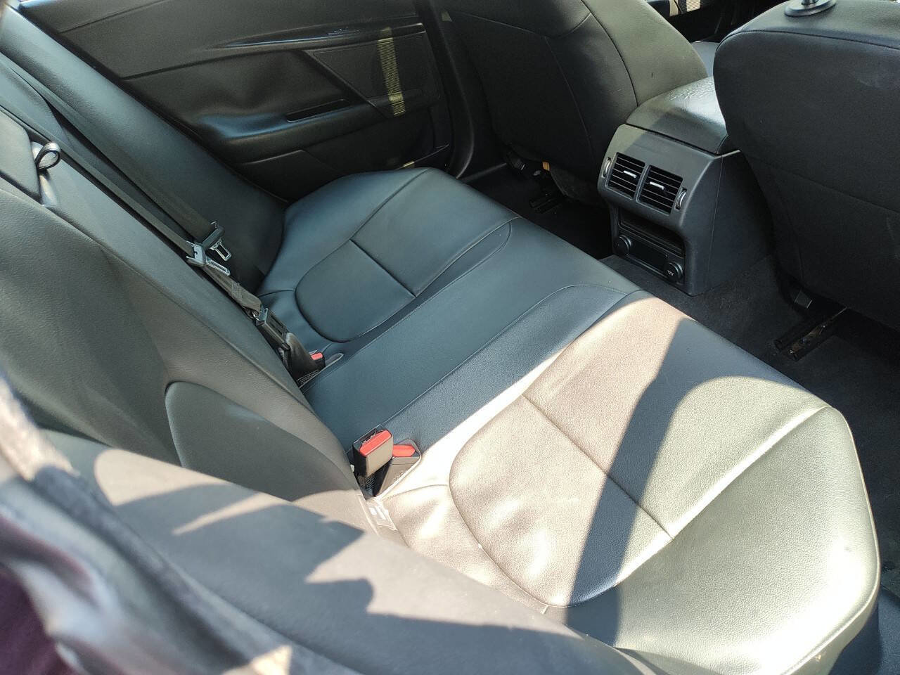 Used 2017 Jaguar XE Premium image 34