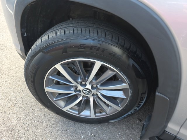 Used 2019 Toyota Highlander XLE AWD/4WD image 43
