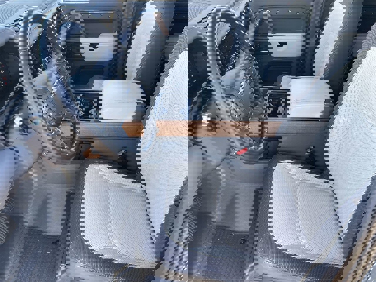 Used 2024 Land Rover Defender 110 X-Dynamic SE image 18