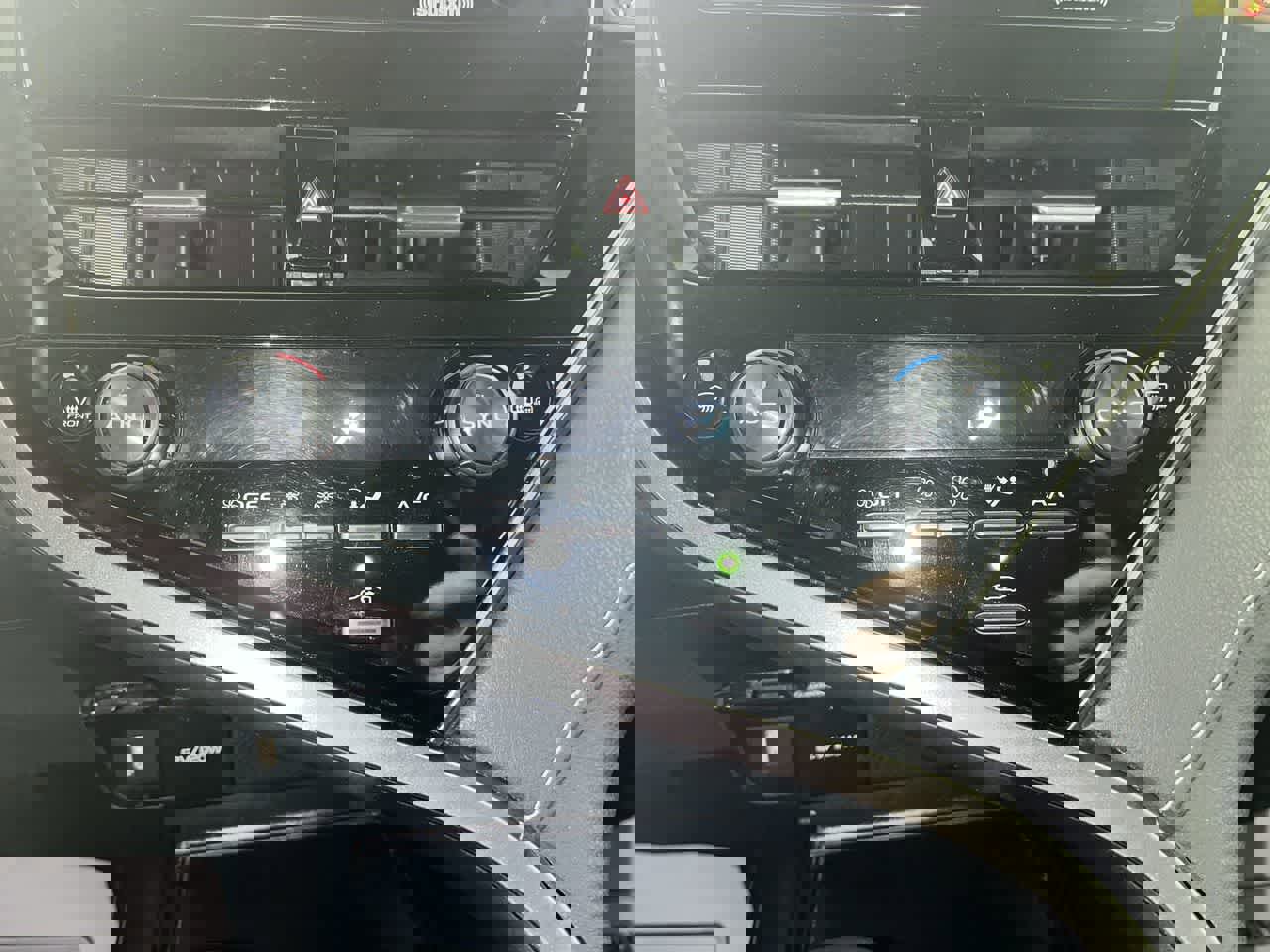 Used 2023 Toyota Camry SE image 19