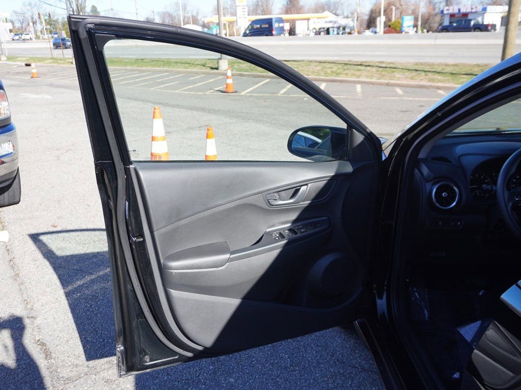 Used 2023 Hyundai Kona SE w/ Cargo Package image 20