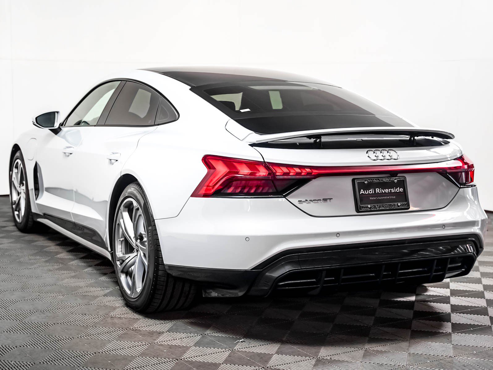 Used 2023 Audi e-tron GT Premium Plus AWD/4WD image 2
