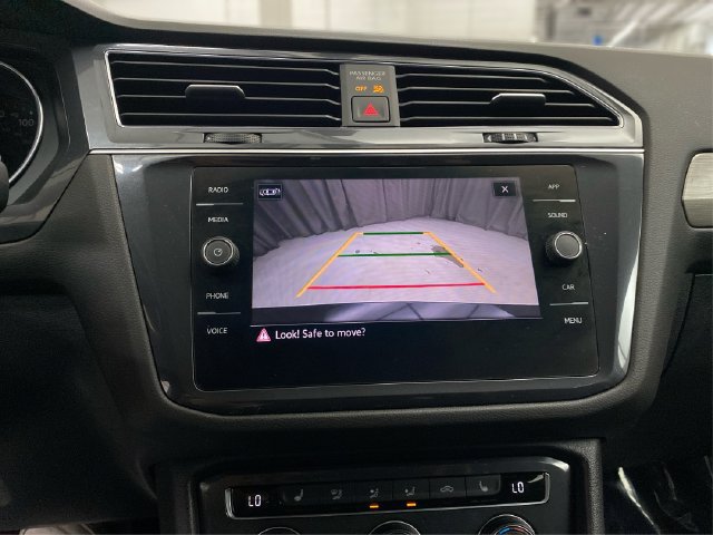 Used 2021 Volkswagen Tiguan SE AWD/4WD image 30