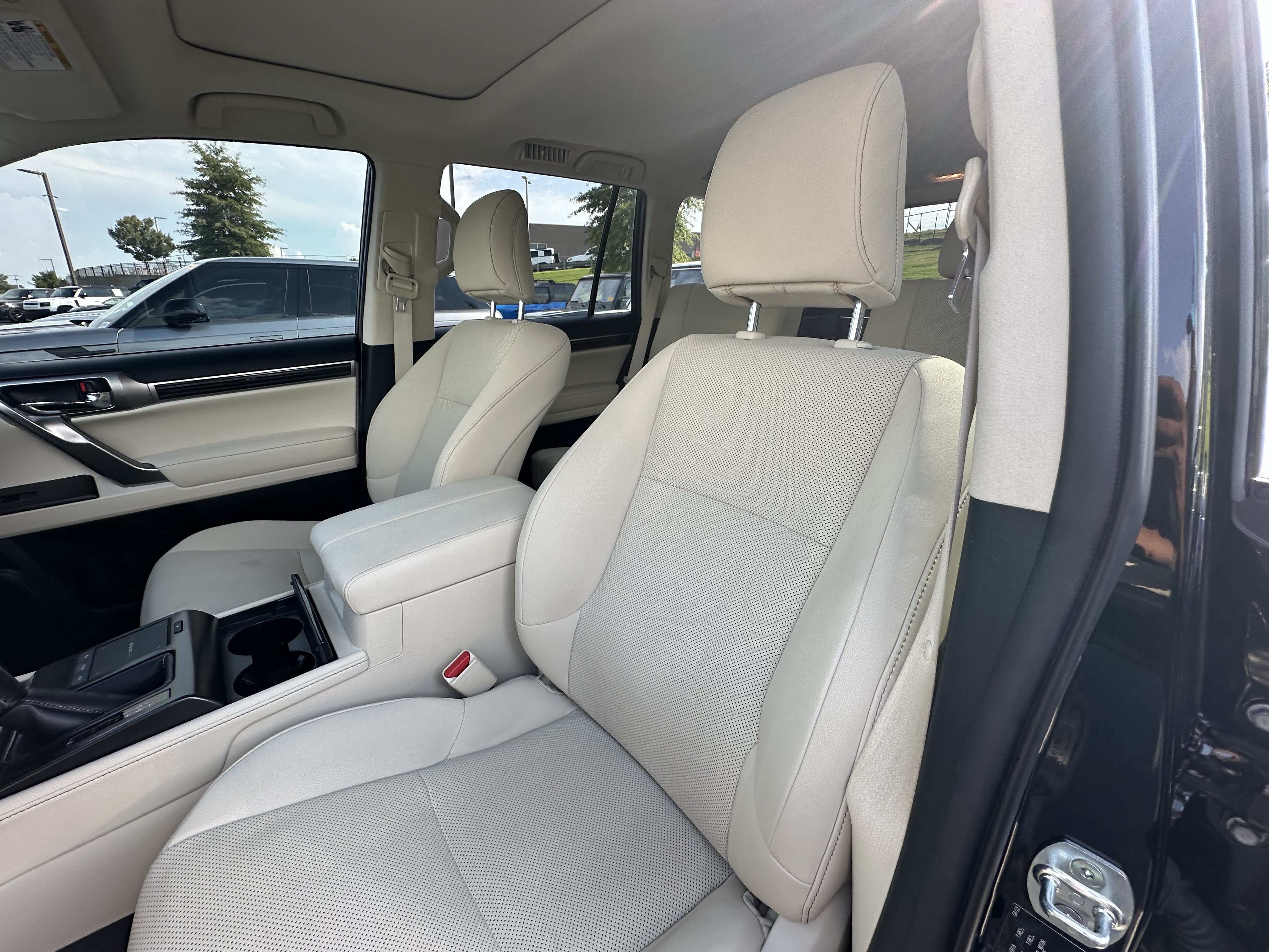 Used 2023 Lexus GX 460 Premium AWD/4WD image 17