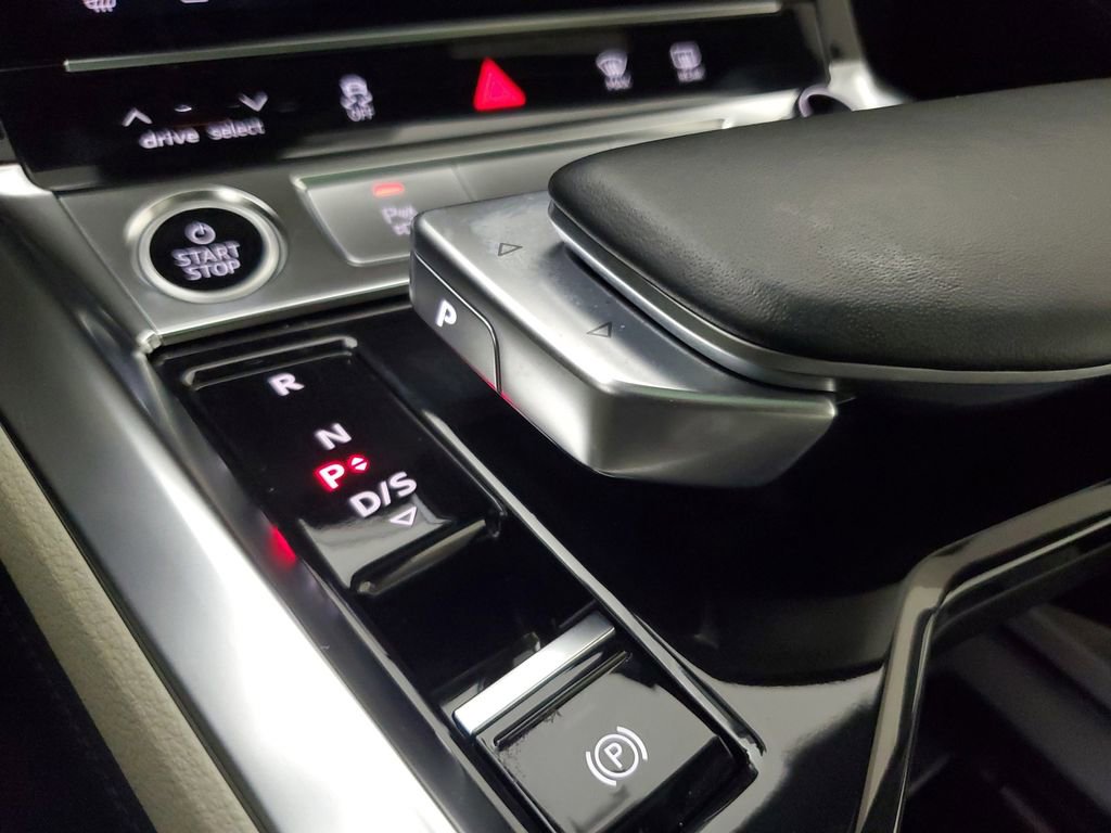 Used 2024 Audi Q8 e-tron Premium Plus image 31