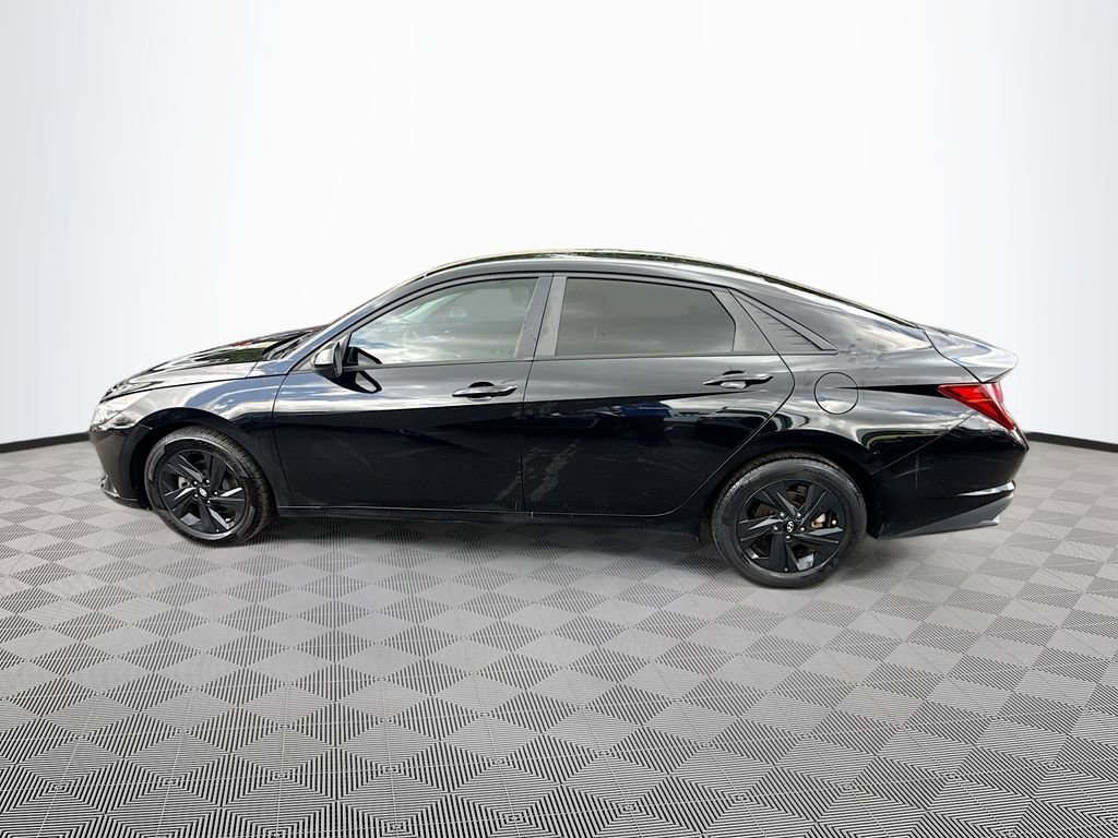 Used 2023 Hyundai Elantra SEL FWD image 9