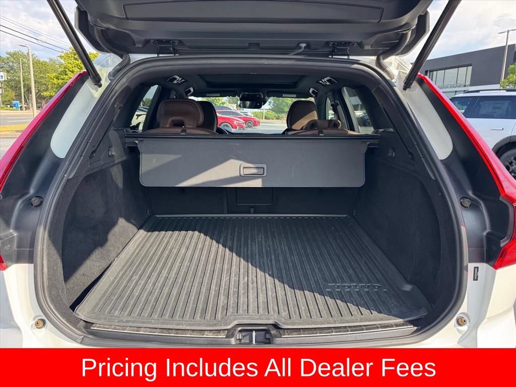 Used 2021 Volvo XC60 T5 Momentum w/ Protection Package Premier FWD image 10