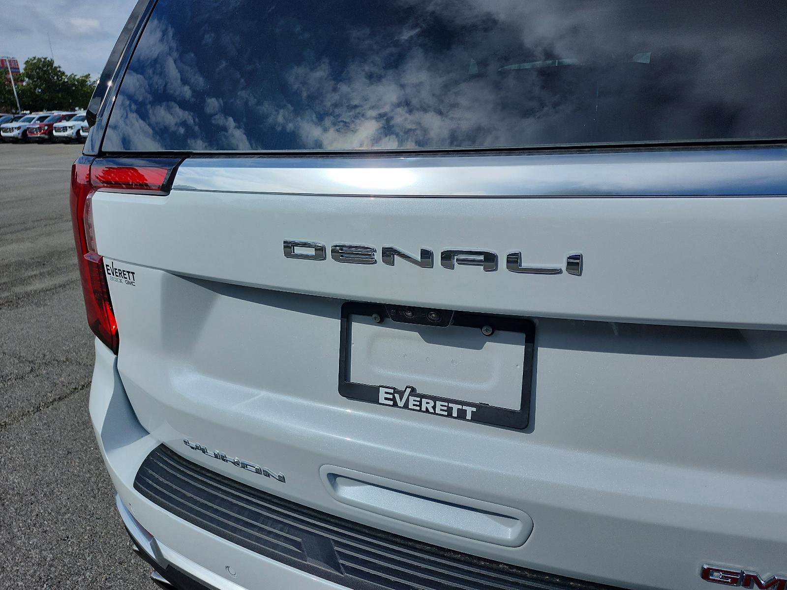 New 2026 GMC Yukon Denali image 4