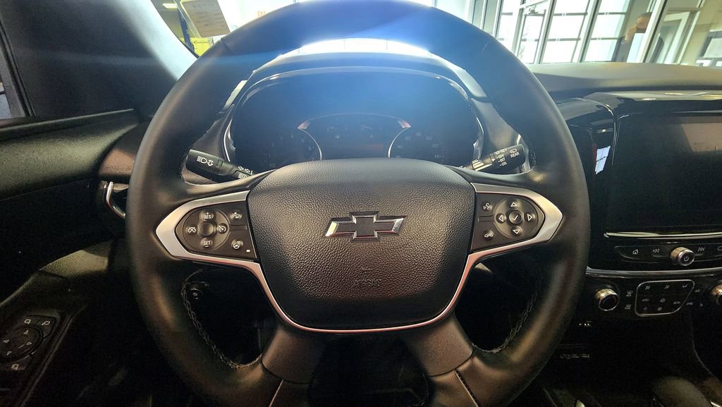 Used 2023 Chevrolet Traverse RS image 25