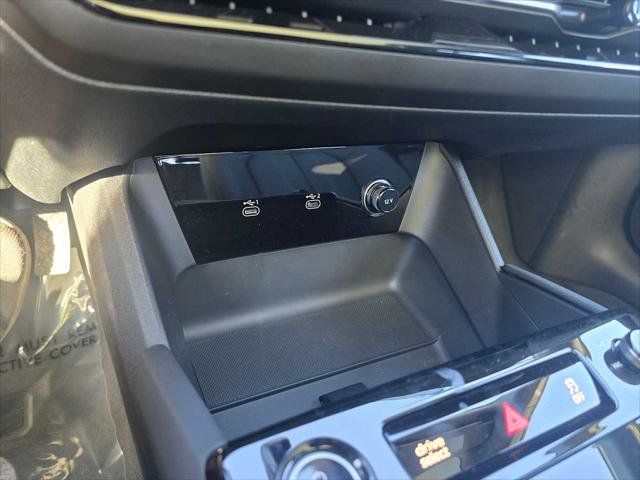 New 2025 Audi A6 e-tron Premium AWD/4WD image 32