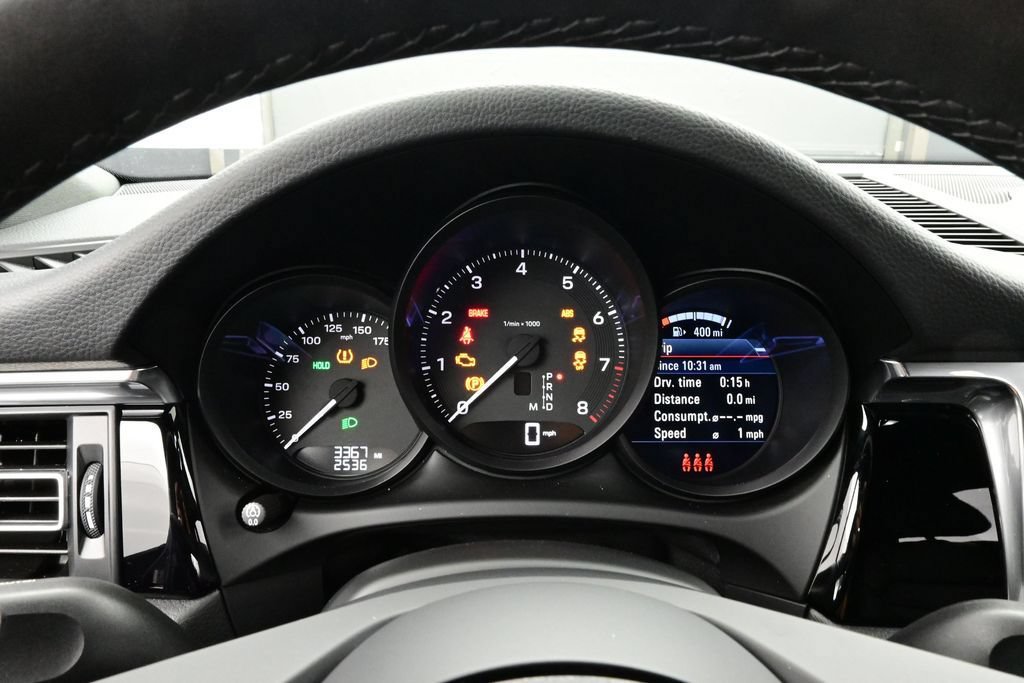 Certified 2025 Porsche Macan AWD/4WD image 9