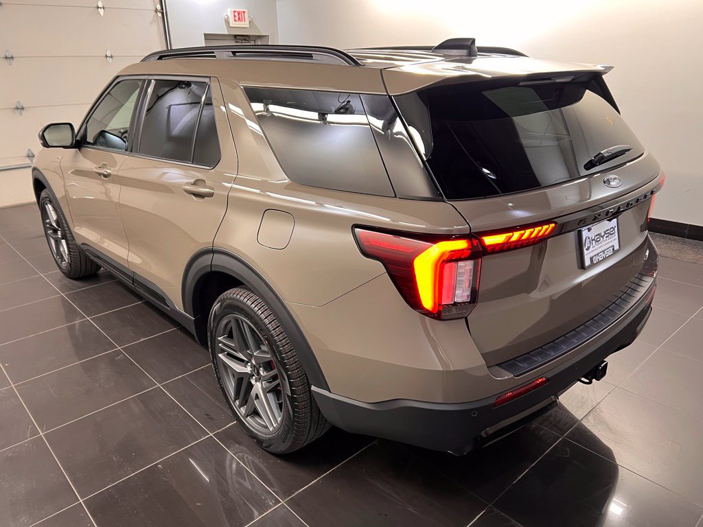 New 2026 Ford Explorer ST-Line w/ ST-Line Street Pack AWD/4WD image 4