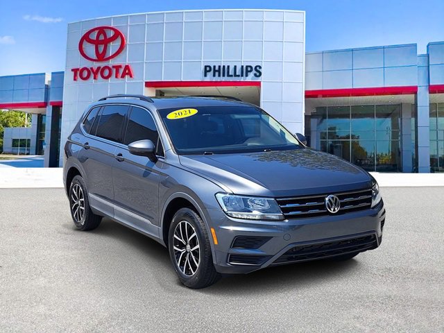 Used 2021 Volkswagen Tiguan SE w/ Panoramic Sunroof Package