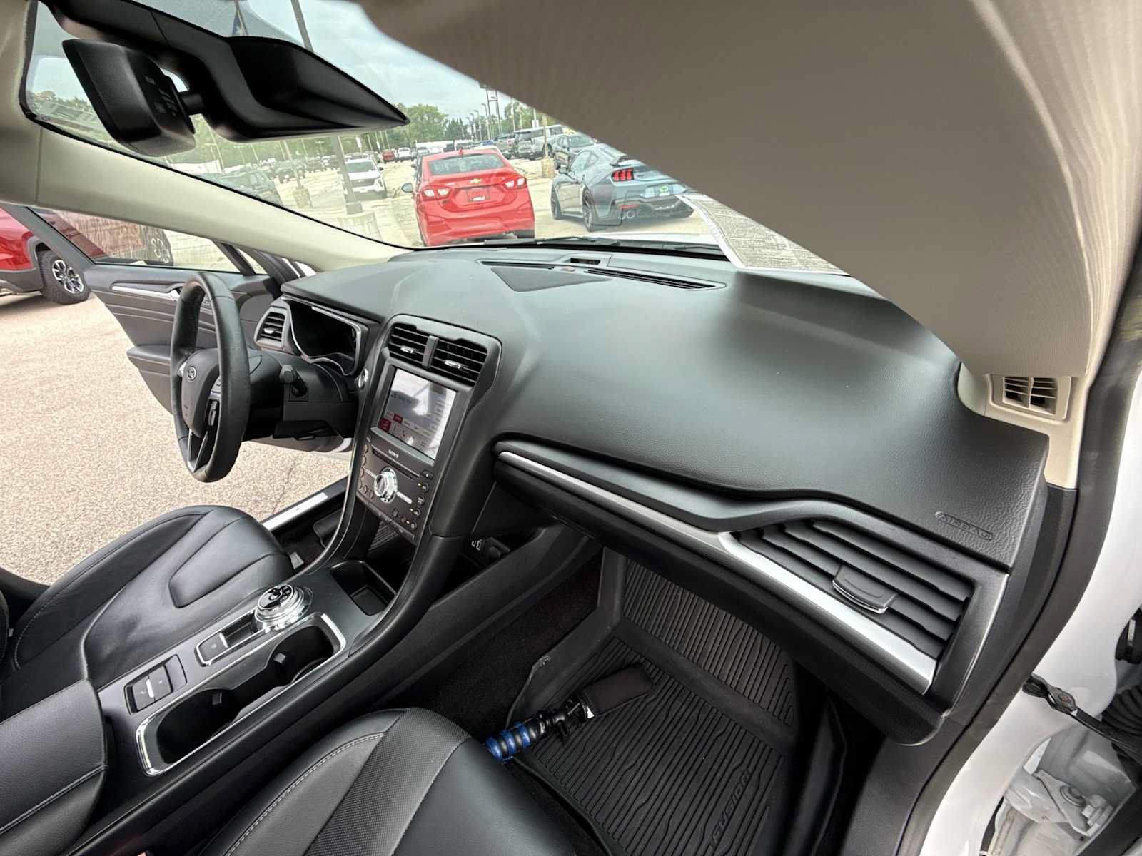 Used 2019 Ford Fusion Energi Titanium FWD image 27