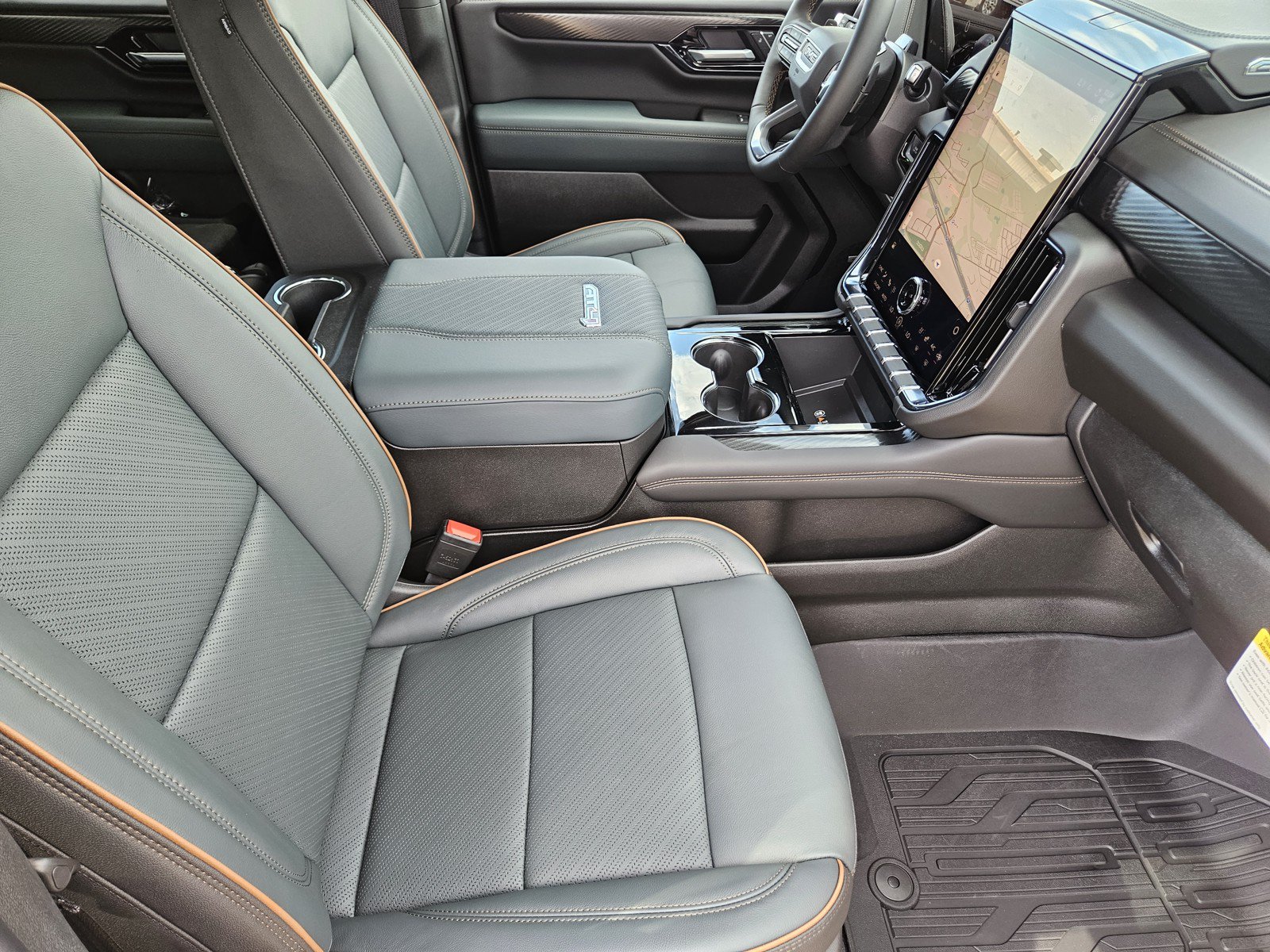 New 2026 GMC Yukon AT4 w/ AT4 Premium Plus Package AWD/4WD image 10