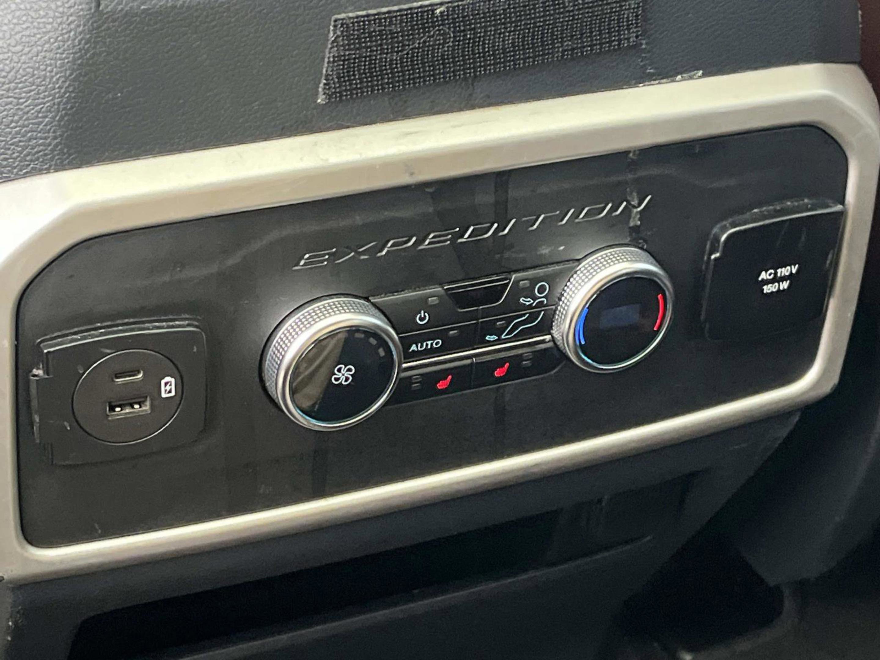 Used 2023 Ford Expedition Limited image 20