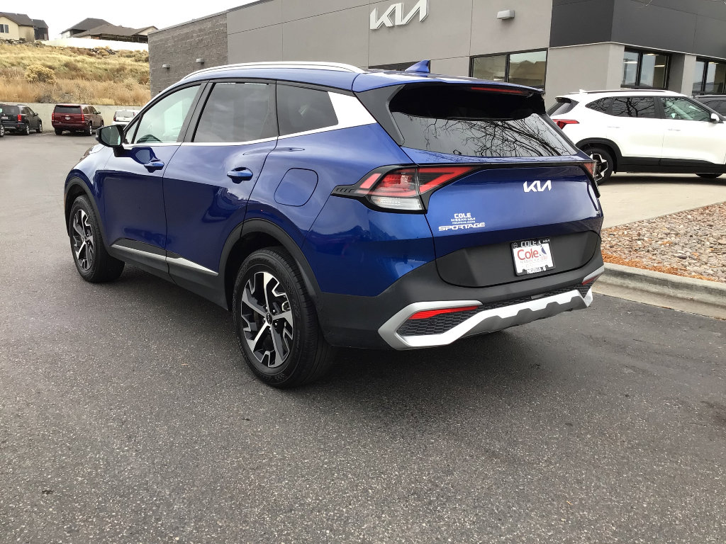 Used 2024 Kia Sportage EX image 3