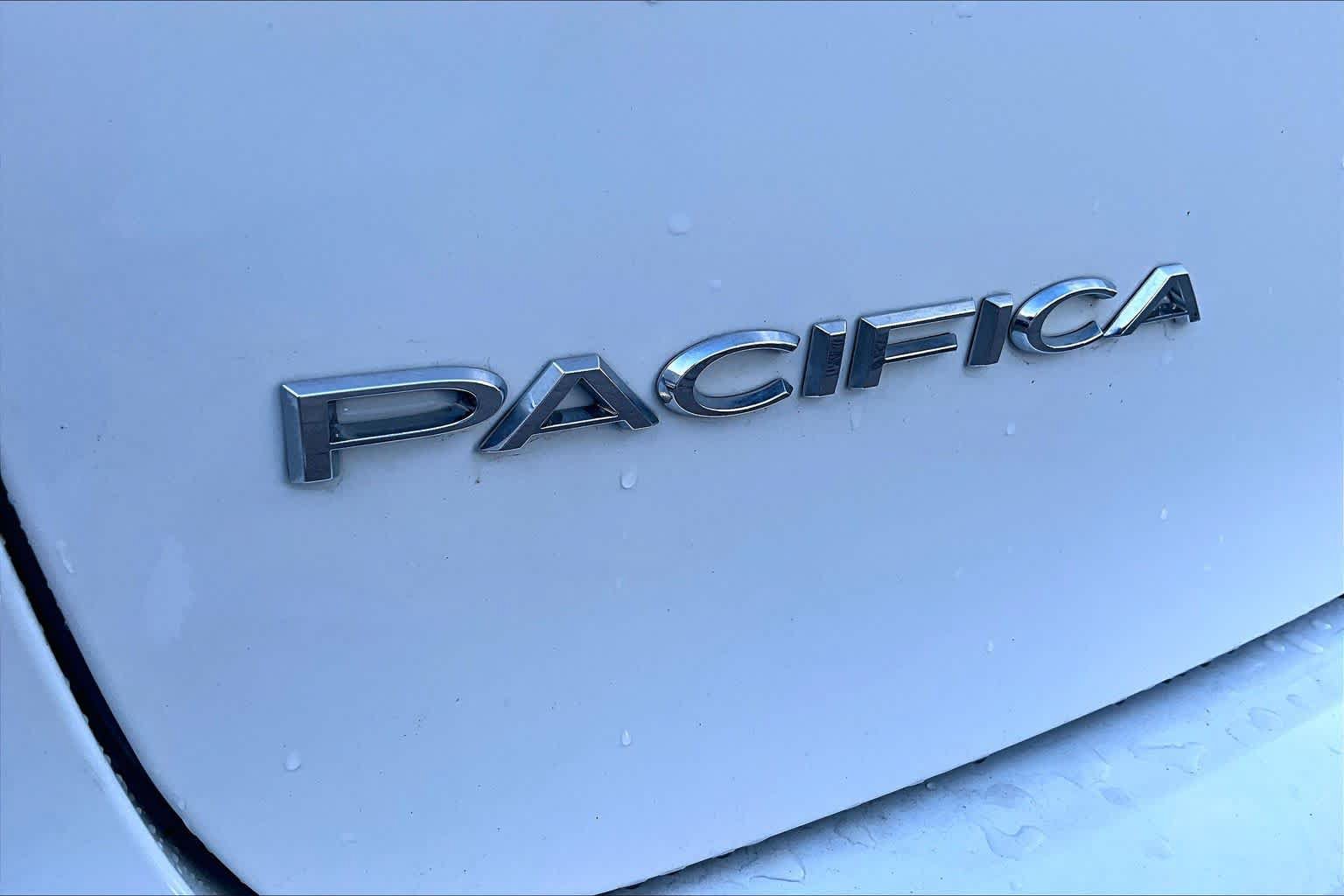 Used 2017 Chrysler Pacifica Touring-L FWD image 30