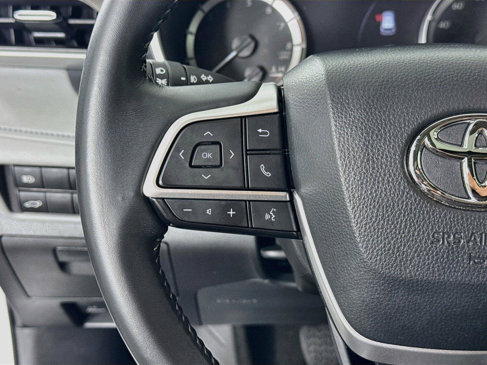 Used 2023 Toyota Highlander XLE FWD image 18