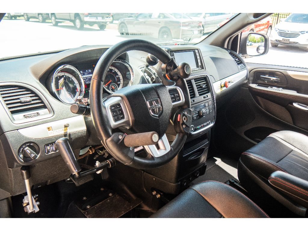 Used 2015 Dodge Grand Caravan R/T w/ Safety Sphere Group FWD image 13