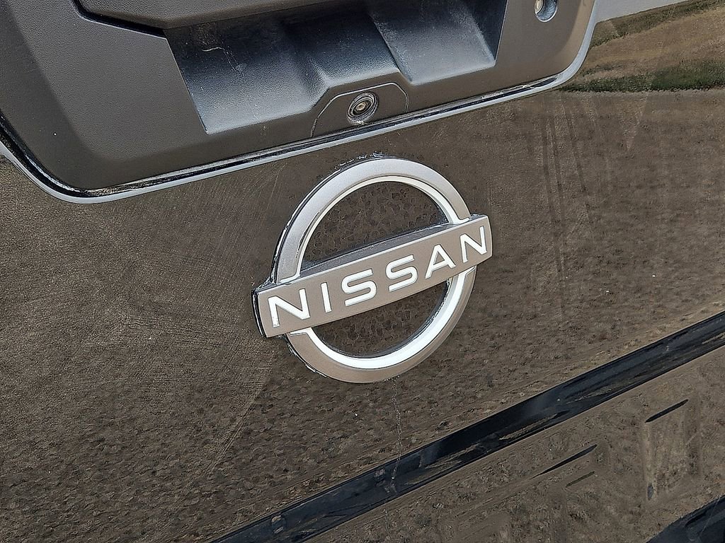 Used 2024 Nissan Frontier SV image 11