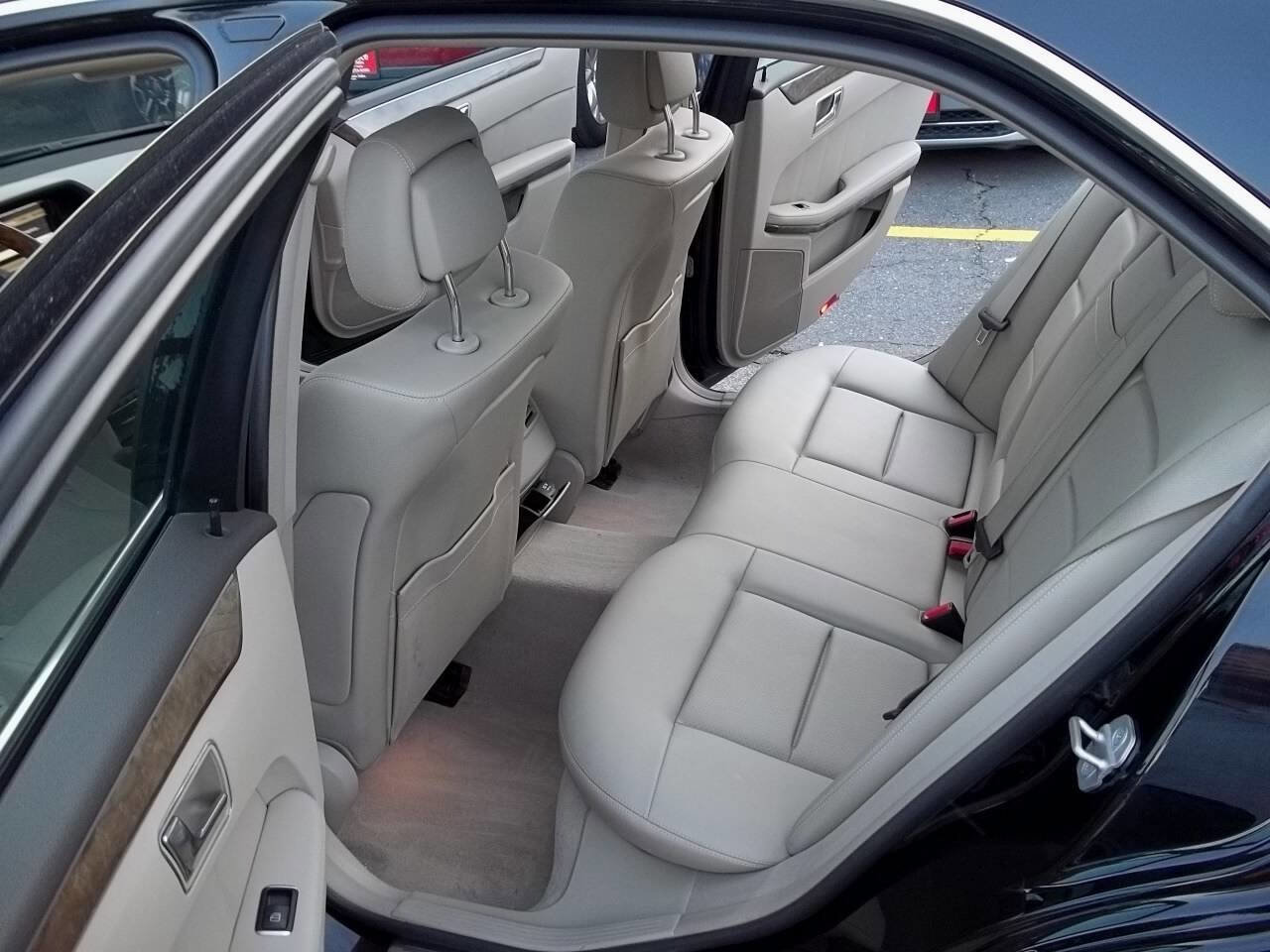 Used 2011 Mercedes-Benz E 350 4MATIC Sedan image 8