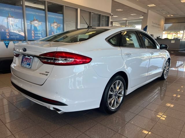 Used 2017 Ford Fusion SE w/ Equipment Group 602A FWD image 4