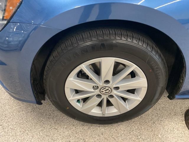 Used 2019 Volkswagen Golf S image 10