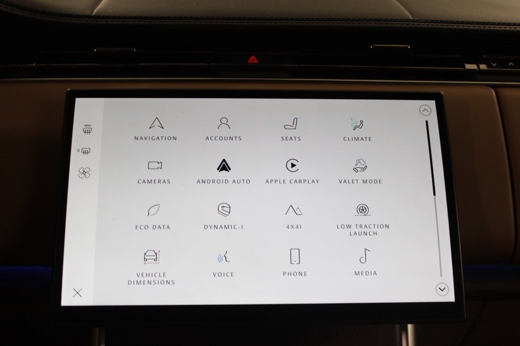 Used 2024 Land Rover Range Rover Long Wheelbase Autobiography image 25