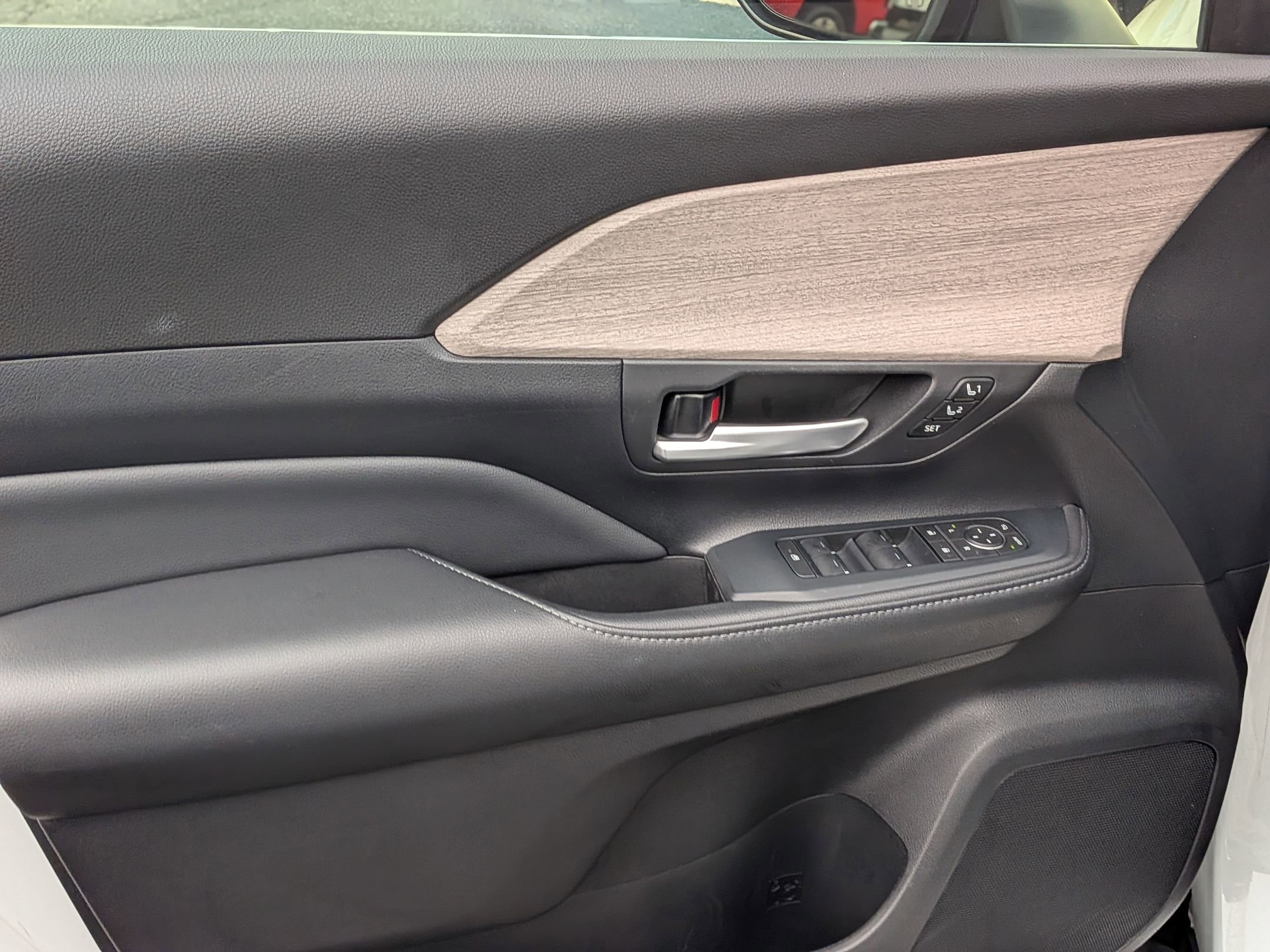 Used 2024 Toyota Grand Highlander Limited image 14