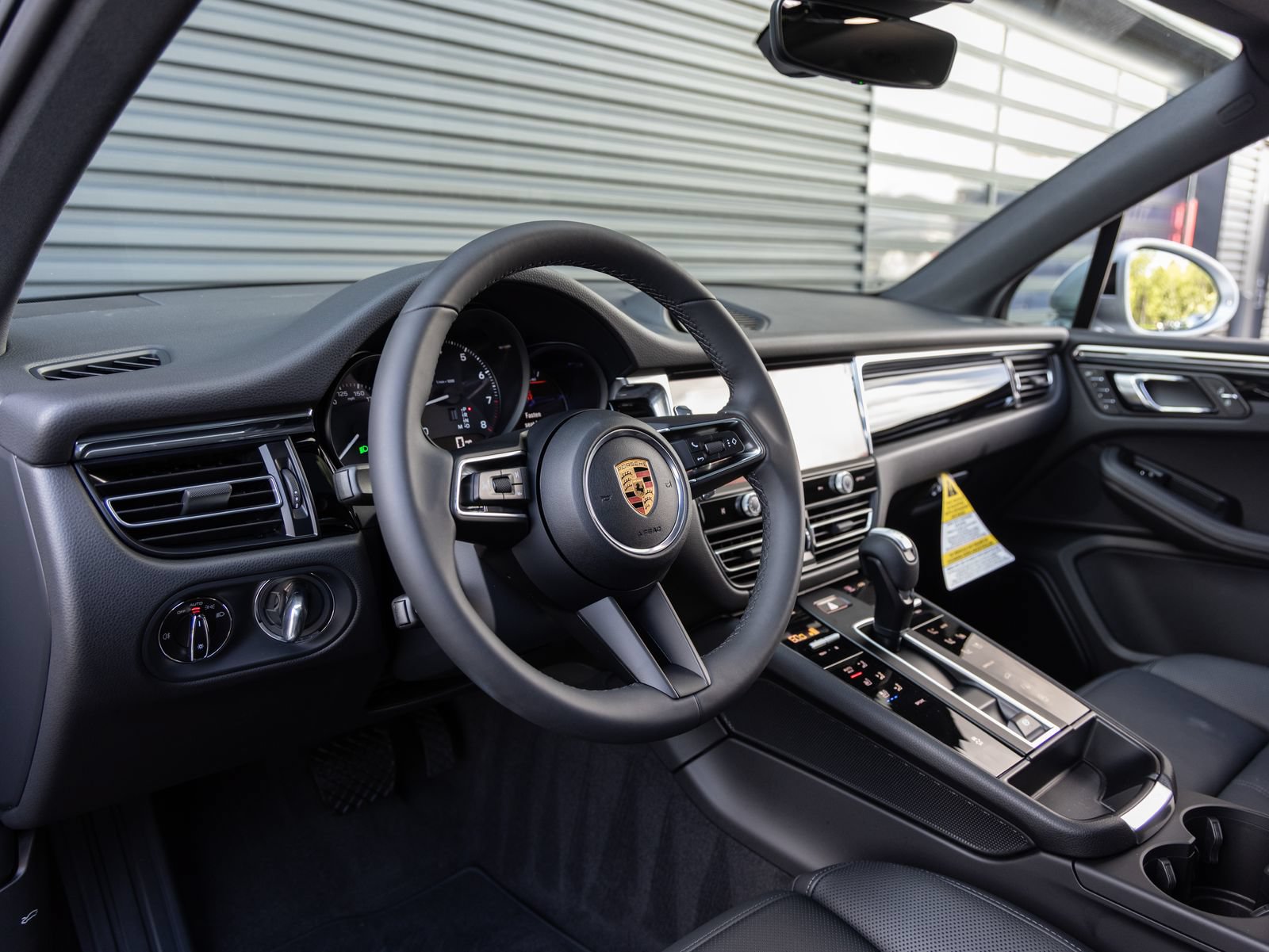 Certified 2026 Porsche Macan AWD/4WD image 4