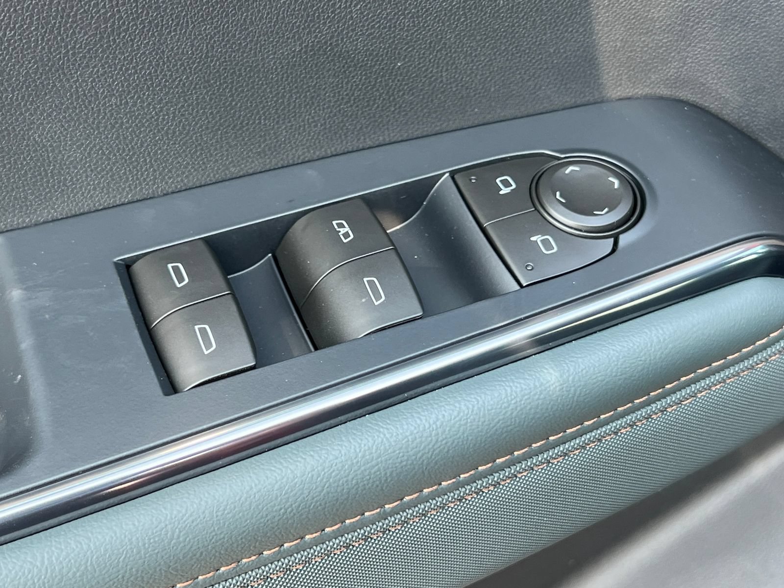 New 2027 GMC Acadia AT4 w/ Luxury Package AWD/4WD image 17
