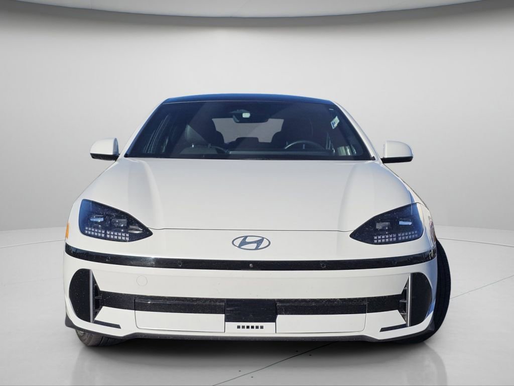 Used 2023 Hyundai Ioniq 6 Limited image 3