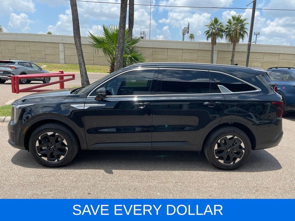 Used 2025 Kia Sorento S AWD/4WD image 3