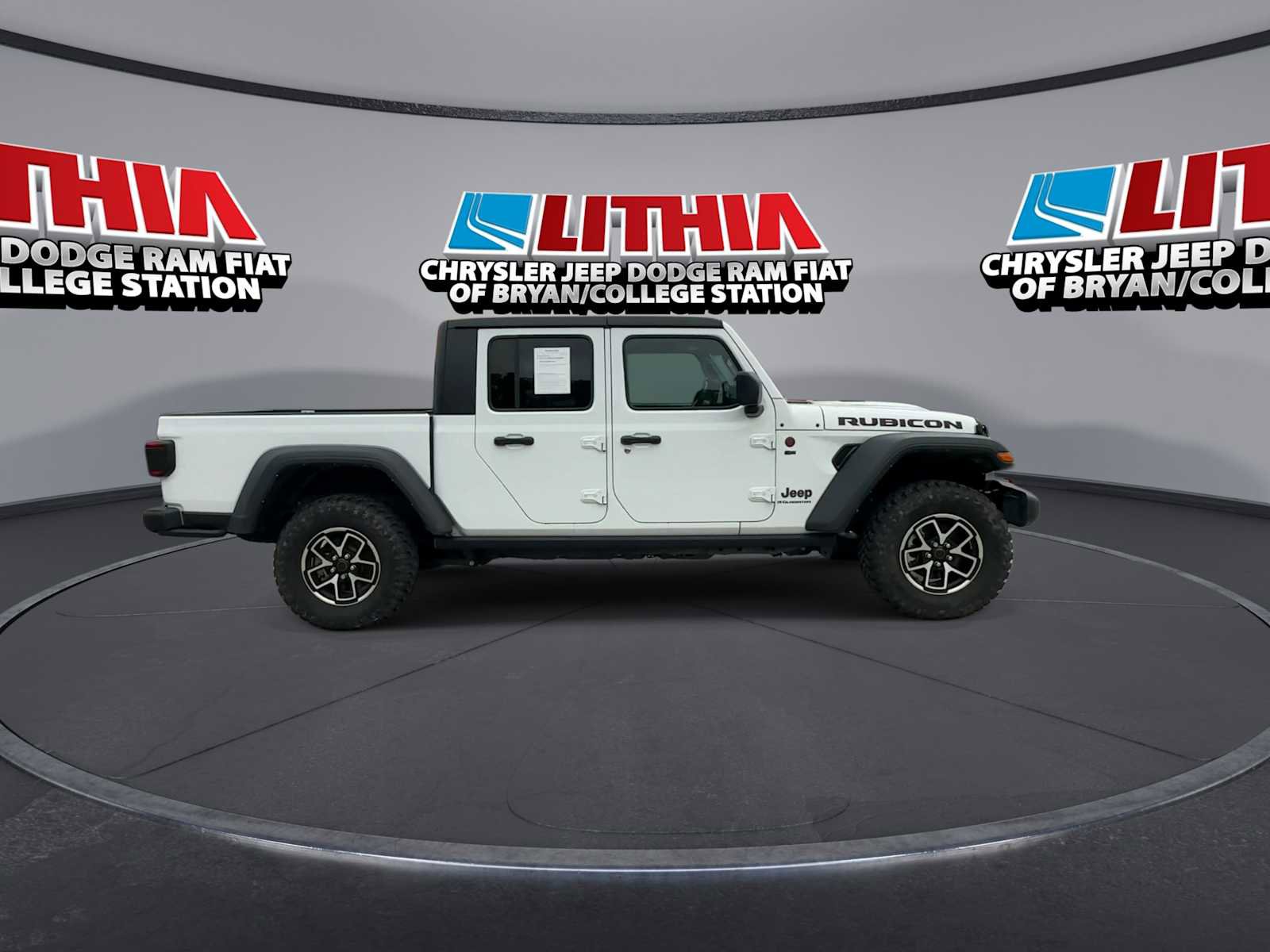 Used 2024 Jeep Gladiator Rubicon AWD/4WD image 9