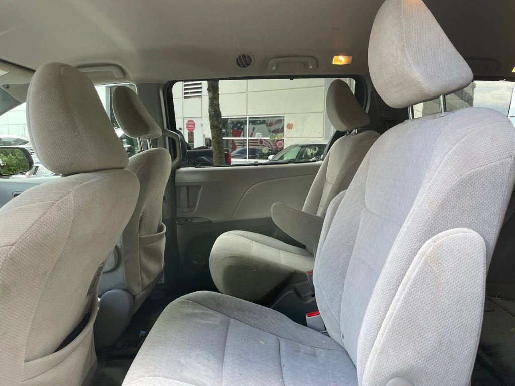 Used 2015 Toyota Sienna LE AWD/4WD image 20
