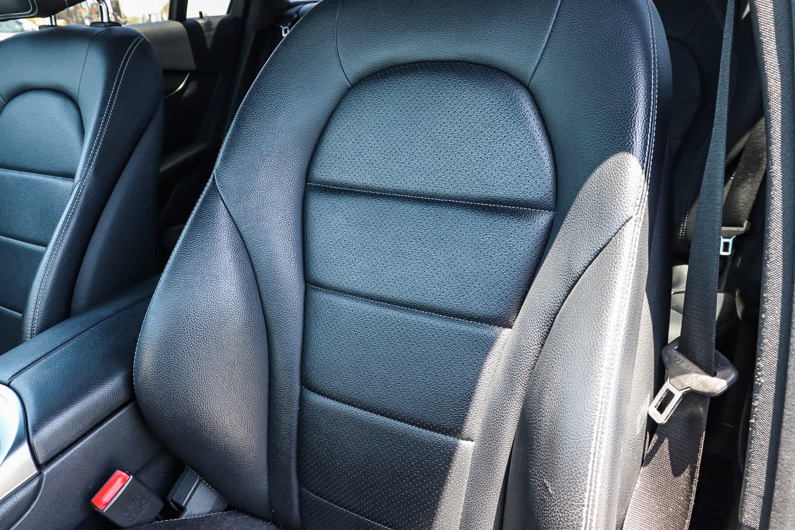 Used 2017 Mercedes-Benz GLC 300 4MATIC image 24