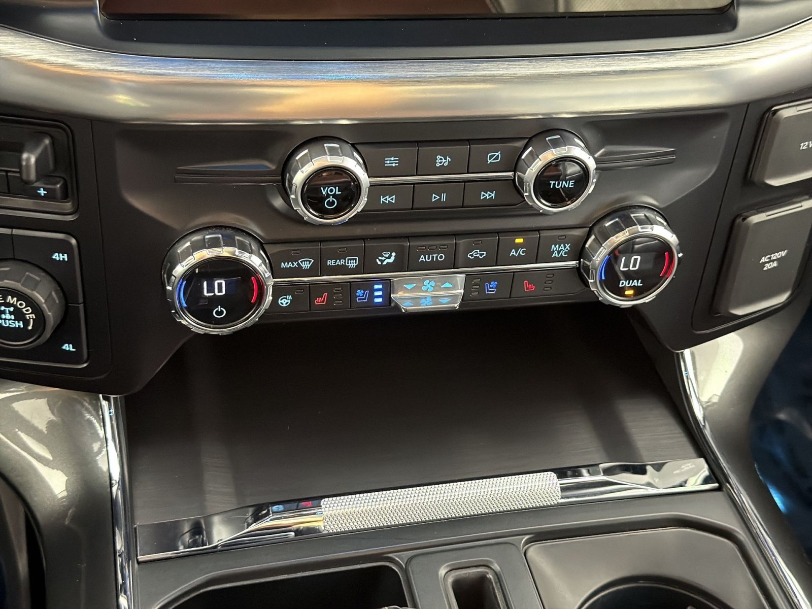 Used 2021 Ford F150 Lariat w/ Equipment Group 502A High AWD/4WD image 21