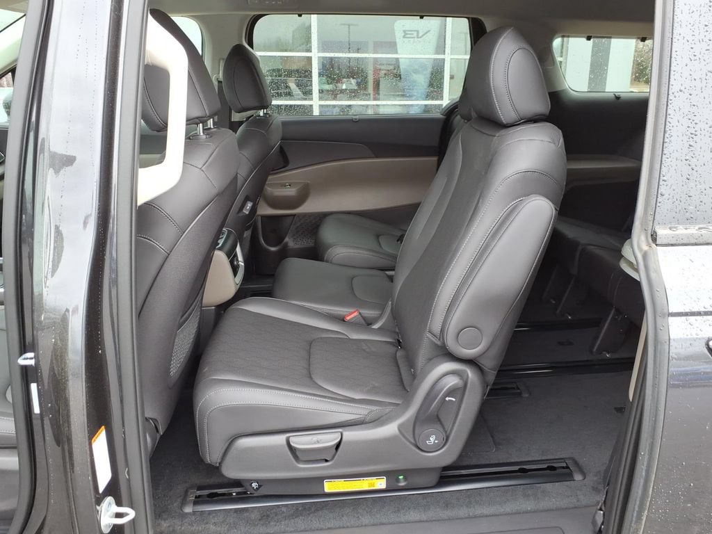 New 2026 Kia Carnival EX FWD image 10