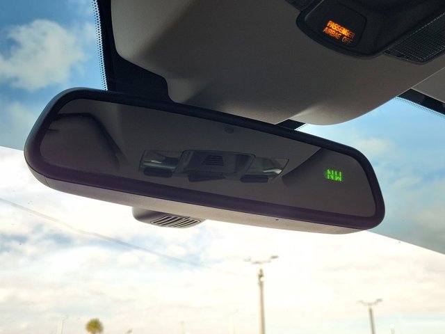 Used 2013 Volvo C70 T5 image 23