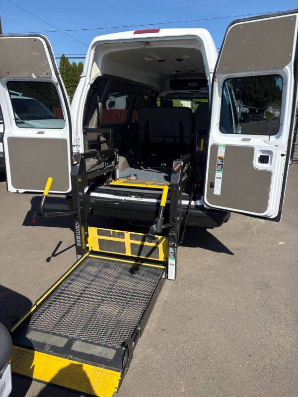 Used 2014 Ford E-250 and Econoline 250 Extended w/ Power Group image 15